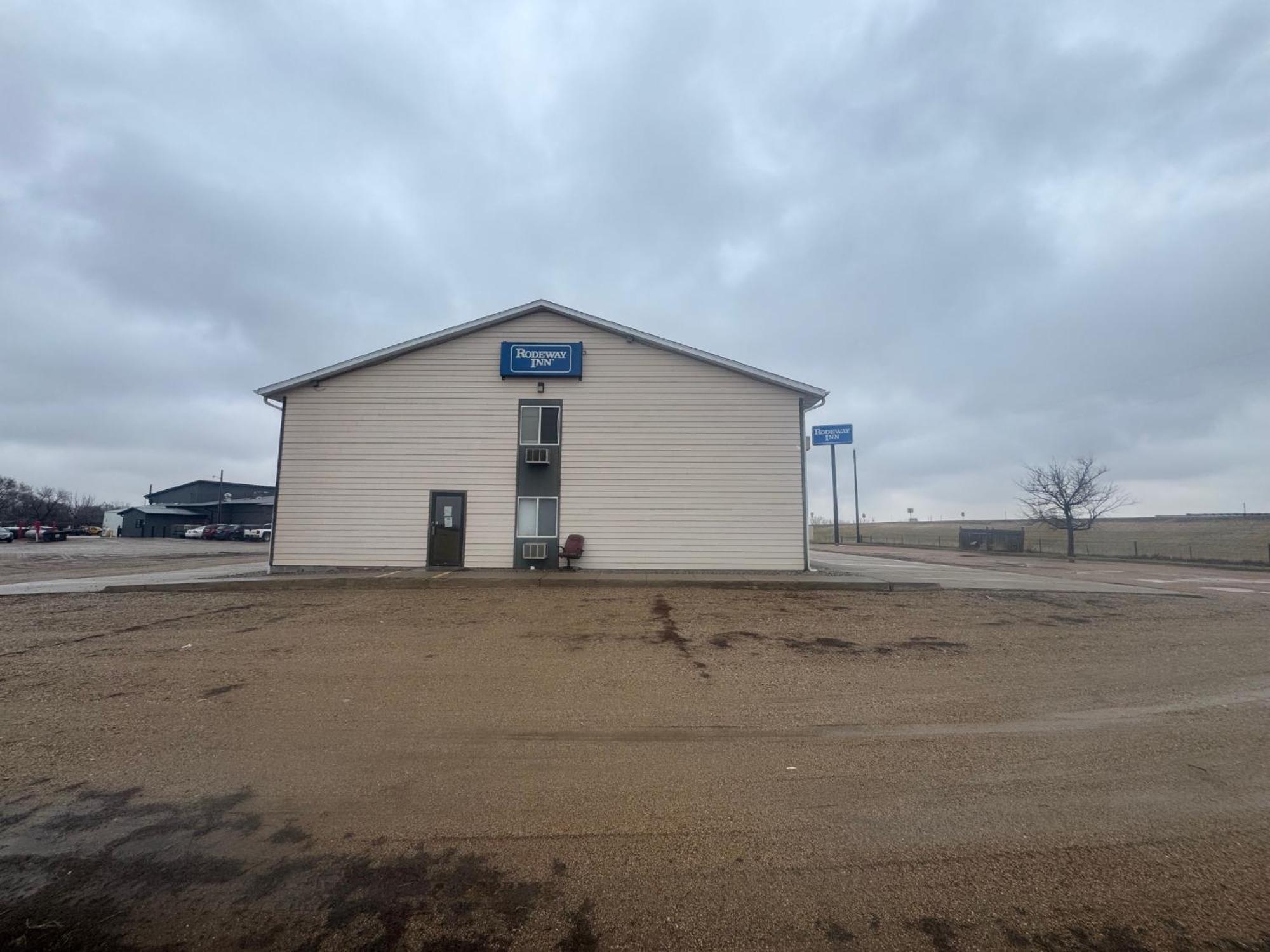 Smart Choice Inn Plankinton Exterior photo